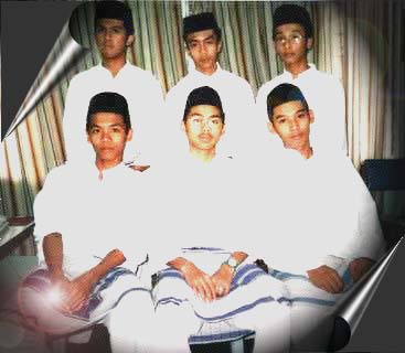 From left standing: Azli, Azraei, Adha.. Sitting: Ammar, Suhaily, Bambang